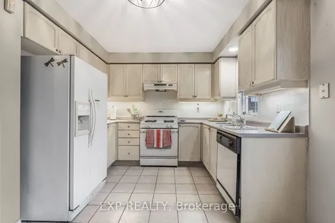 2407 Bankside Dr, Mississauga, ON L5M 6E6