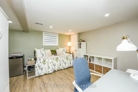 27 Huntington Crt, Brampton, ON L6S 1S4