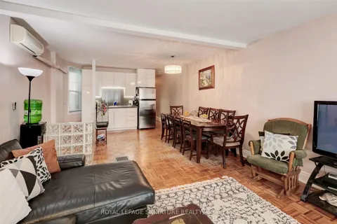3142 Dundas Street, Toronto, ON M6P 2A1