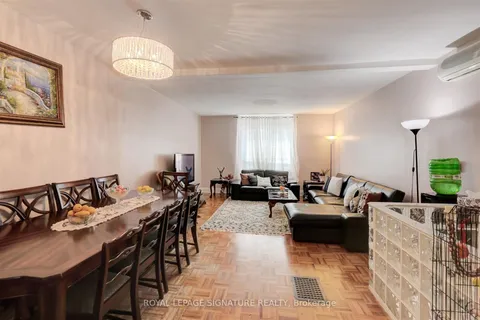 3142 Dundas Street, Toronto, ON M6P 2A1