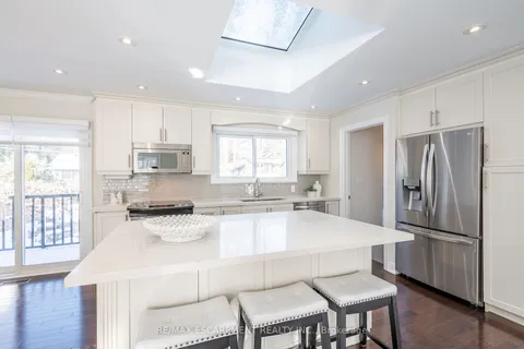 5247 SPRUCE Ave, Burlington, ON L7L 1N2