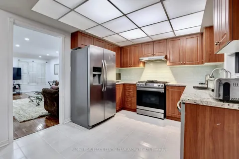 1081 Wilmington Dr, Mississauga, ON L5V 1R5