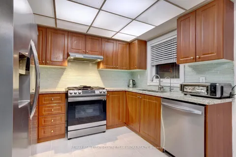 1081 Wilmington Dr, Mississauga, ON L5V 1R5