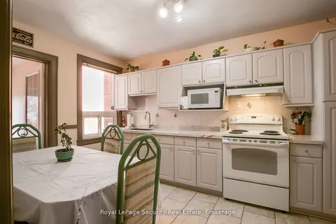 94 Fairbank Ave, Toronto, ON M6E 3Y7