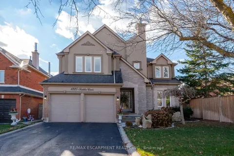 1225 Saddler Circ, Oakville, ON L6M 2X5