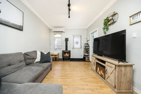 13 Church St, Halton Hills, ON L7J 2A4