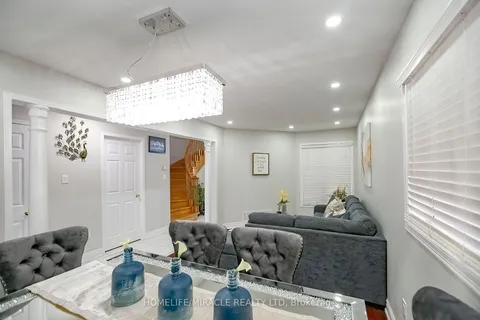 61 LAURAGLEN Cres, Brampton, ON L6Y 5A5