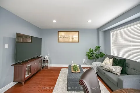 61 LAURAGLEN Cres, Brampton, ON L6Y 5A5