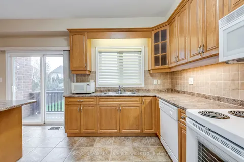 2271 Littondale Lane, Oakville, ON L6M 0A6