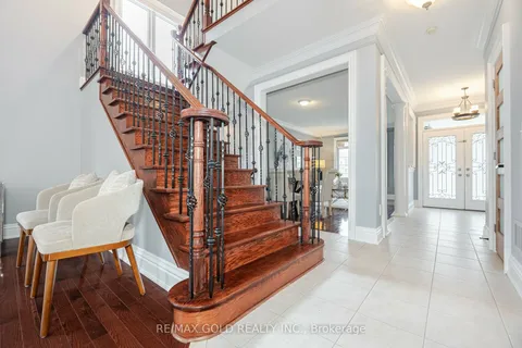 26 Regis Circ, Brampton, ON L6P 1Y8