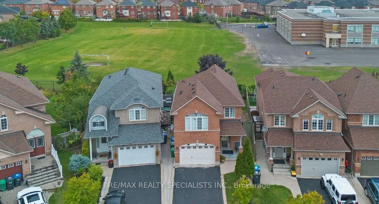 22 Serenity Lane, Brampton, ON L6R 2T1