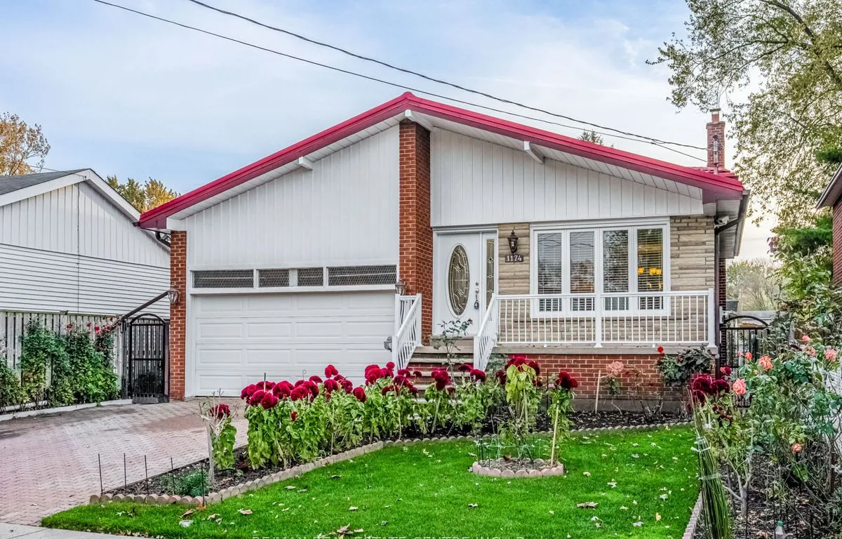 1174 Ogden Ave, Mississauga, ON L5E 2H1