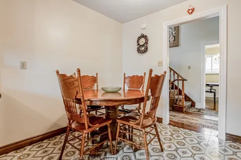 1174 Ogden Ave, Mississauga, ON L5E 2H1