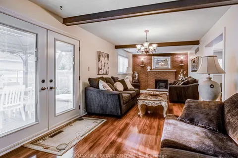 1174 Ogden Ave, Mississauga, ON L5E 2H1