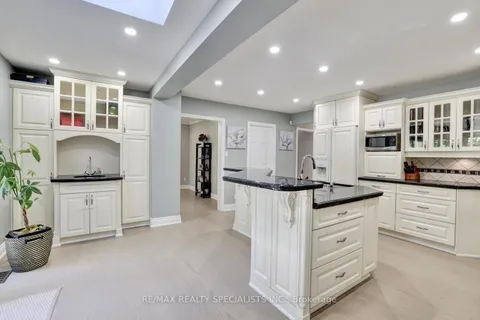 1275 Donlea Cres, Oakville, ON L6J 1V8