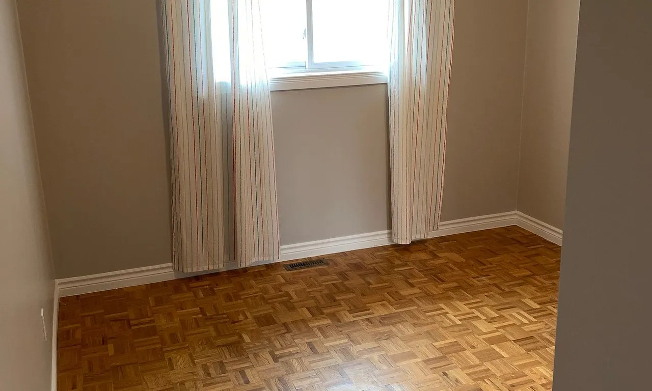 Semi-Detached kitchen at 147 Bonham Blvd Blvd Mississauga