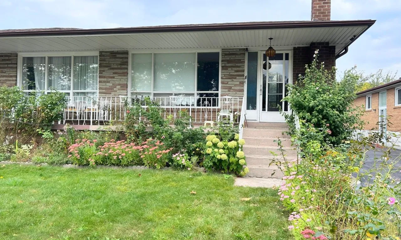 3481 Chipley Cres, Mississauga, ON L4T 2E3