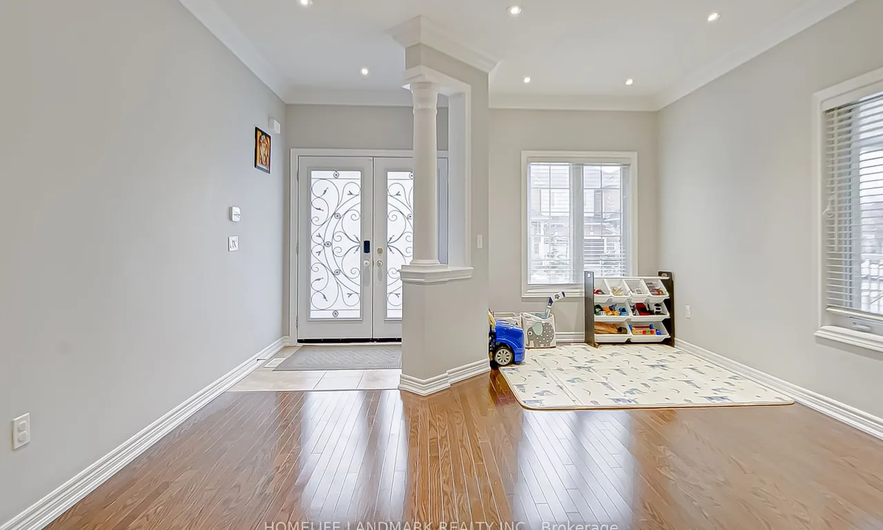 10 Needletree Dr, Brampton, ON L6P 3L8