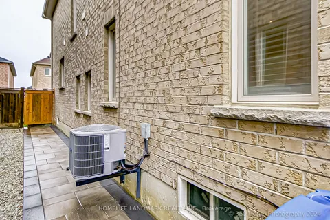 10 Needletree Dr, Brampton, ON L6P 3L8