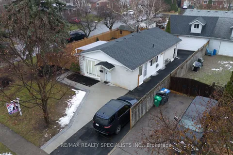 206 Folkstone Cres, Brampton, ON L6T 3N3