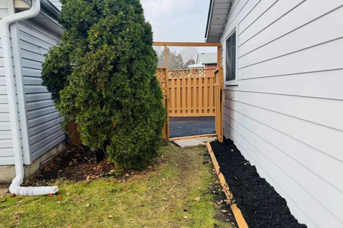 206 Folkstone Cres, Brampton, ON L6T 3N3