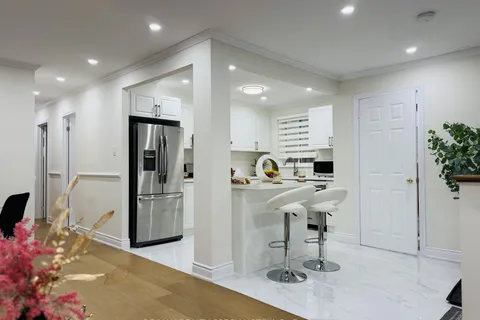 206 Folkstone Cres, Brampton, ON L6T 3N3