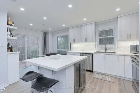2431 Ploughshare Crt, Mississauga, ON L5L 3M6