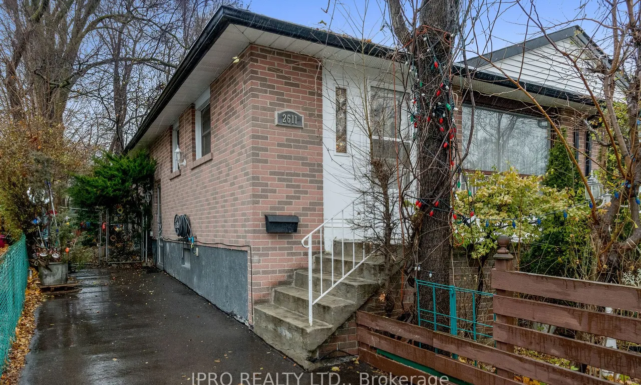 2611 Lundene Rd, Mississauga, ON L5J 3Y8
