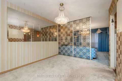 2611 Lundene Rd, Mississauga, ON L5J 3Y8