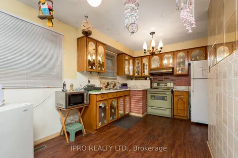 2611 Lundene Rd, Mississauga, ON L5J 3Y8