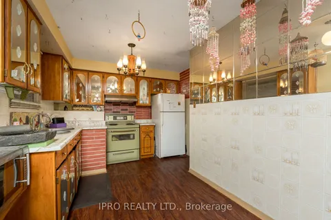 2611 Lundene Rd, Mississauga, ON L5J 3Y8