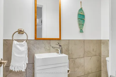 3321 Monica Dr, Mississauga, ON L4T 3E6