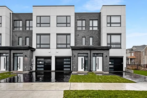 3060 Trailside Dr, Oakville, ON L6M 4M2