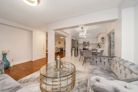 77 Crown Victoria Dr, Brampton, ON L7A 3X1