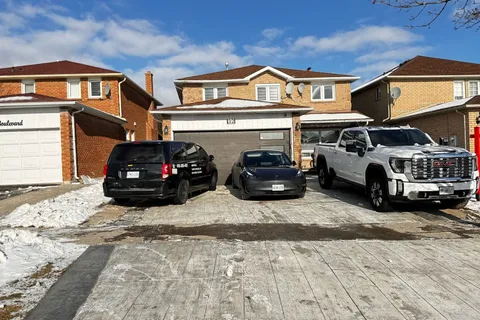 32 Oaklea Blvd, Brampton, ON L6Y 4G5