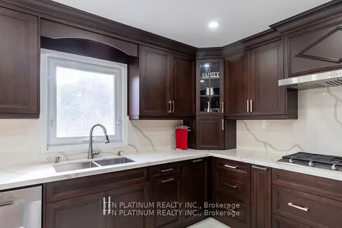 8 Tremont Crt, Brampton, ON L6Z 4C8