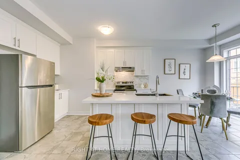 141 Marigold Gdns, Oakville, ON L6H 0Y2