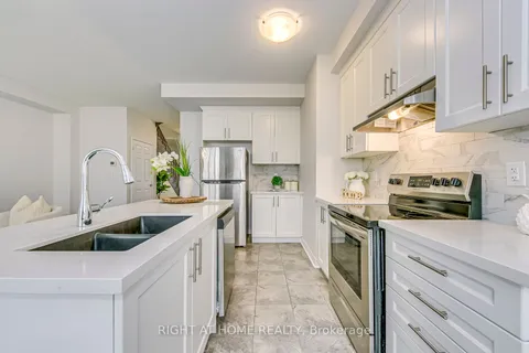141 Marigold Gdns, Oakville, ON L6H 0Y2