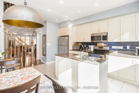 1308 Granrock Cres, Mississauga, ON L5V 0E1