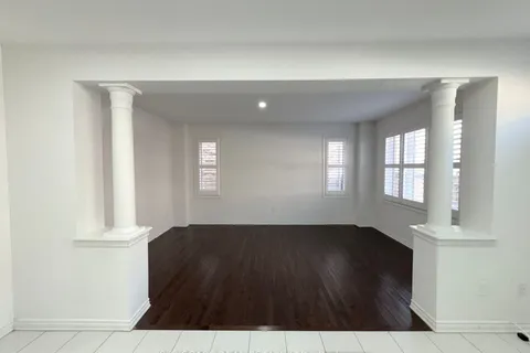 26 Clockwork Dr, Brampton, ON L7A 4R8