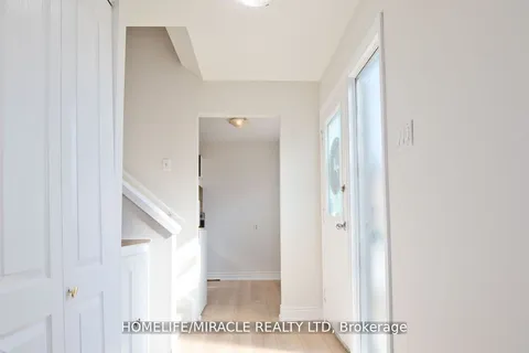 8 Hillbank Tr, Brampton, ON L6S 1P6