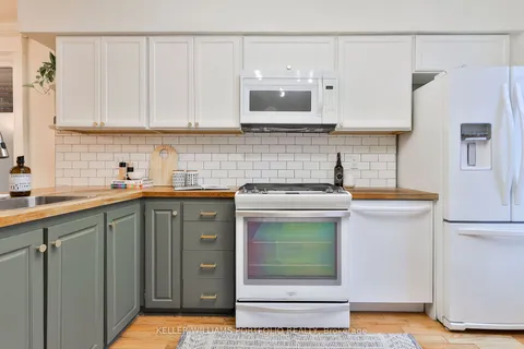 10 Westport Ave, Toronto, ON M6N 1E2