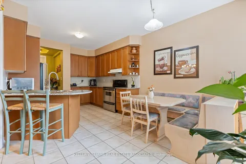 3949 Mayla Dr, Mississauga, ON L5M 7Y9