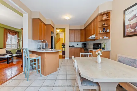 3949 Mayla Dr, Mississauga, ON L5M 7Y9