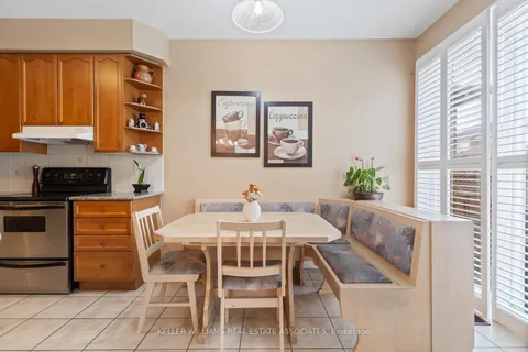 3949 Mayla Dr, Mississauga, ON L5M 7Y9