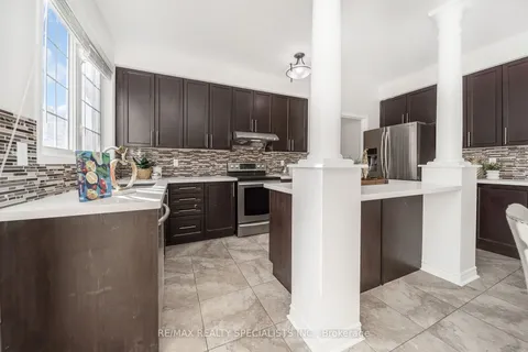 25 Upshall Dr, Brampton, ON L6P 1A7