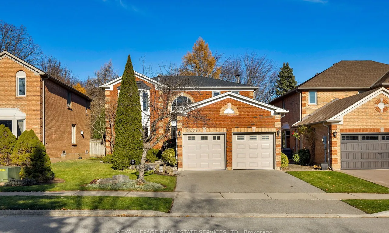 1209 Bowman Dr, Oakville, ON L6M 2T4