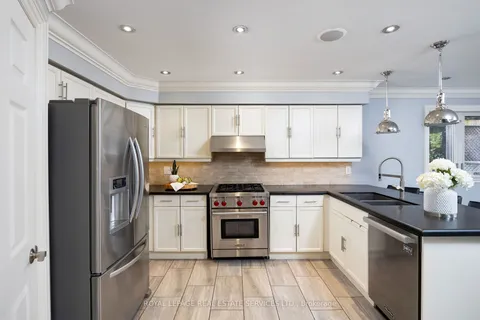 1209 Bowman Dr, Oakville, ON L6M 2T4
