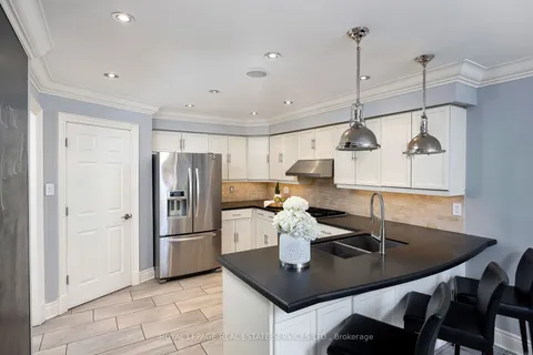1209 Bowman Dr, Oakville, ON L6M 2T4