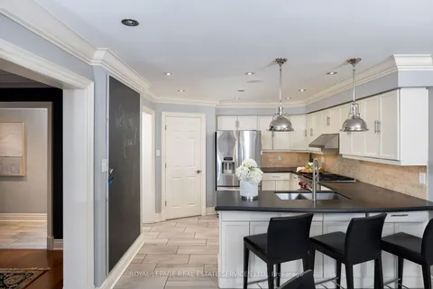 1209 Bowman Dr, Oakville, ON L6M 2T4